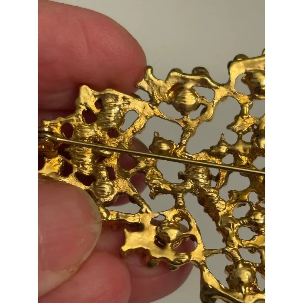 Unsigned Vintage Rhinestone Christmas Tree Brooch Gold Tone